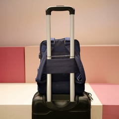 Imagen de Mochila Ionify Urbana Air Azul Puerto Usb Impermeable