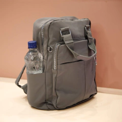 Imagen de Mochila Ionify Urbana Air Gris Puerto Usb Impermeable