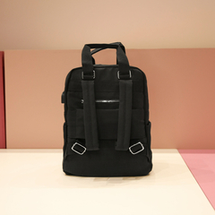 Mochila Ionify Urbana Air Negra Puerto Usb Impermeable en internet
