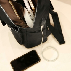 Imagen de Mochila Ionify Urbana Air Negra Puerto Usb Impermeable
