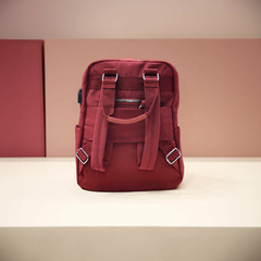 Mochila Ionify Urbana Air Roja Puerto Usb Impermeable en internet