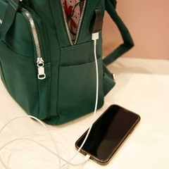 Mochila Ionify Urbana Air Verde Puerto Usb Impermeable - tienda online