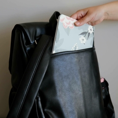 Imagen de Mochila Maternal Ionify Ur Classic Negra Cambiador Porta Mamadera