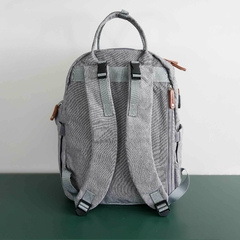 Mochila Maternal Ionify Ur Snow Gris Cambiador Porta Mamadera y Chupete en internet