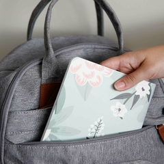 Mochila Maternal Ionify Ur Snow Gris Cambiador Porta Mamadera y Chupete en internet