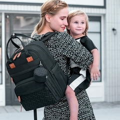 Mochila Maternal Ionify Ur Snow Negra Cambiador Porta Mamadera y Chupete - comprar online