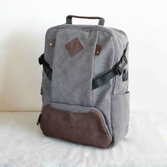 Mochila Ionify Urbana Spirit Gris Puerto Usb Impermeable en internet