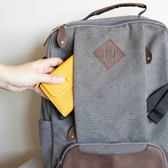 Mochila Ionify Urbana Spirit Gris Puerto Usb Impermeable - comprar online