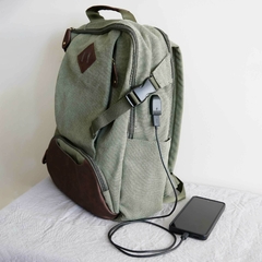 Mochila Ionify Urbana Spirit Verde Puerto Usb Impermeable - tienda online
