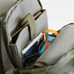 Mochila Ionify Urbana Spirit Verde Puerto Usb Impermeable - tienda online