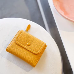 Billetera Ionify Ur Tokio Amarilla De Mujer Chica - comprar online