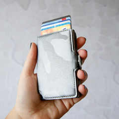 Billetera Ionify Urbana Camo con Gatillo y Protección RFID Gris Claro en internet