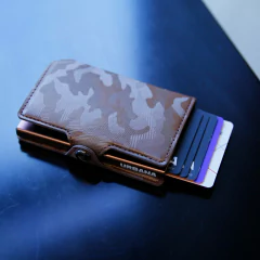 Billetera Ionify Urbana Camo con Gatillo y Protección RFID Marron en internet