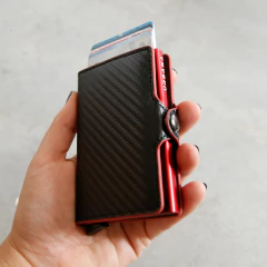 Imagen de Billetera Ionify Urbana Carbon Red con Gatillo y Protección RFID