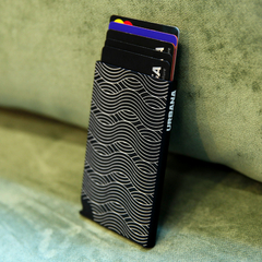 Tarjetero Ionify Urbana Slim Wave con Gatillo y Protección RFID - Ionify | Tienda oficial