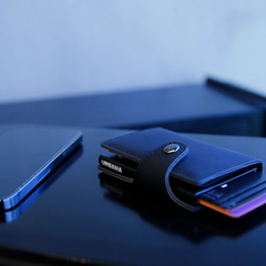 Billetera Ionify Urbana W con Gatillo y Protección RFID Negra - Ionify | Tienda oficial