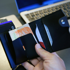 Billetera Ionify Urbana W con Gatillo y Protección RFID Negra en internet