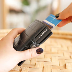 Billetera Doble Ionify Urbana W XL con Gatillo y Protección RFID Croc Negra - Ionify | Tienda oficial