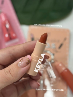 Imagen de MIAMAKE- LLAVERO KIT 3 en 1 (labial, gloss y gel fijador)