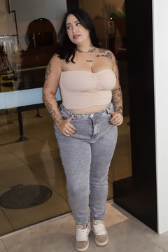 Calça Mom Jeans PLUS SIZE na internet