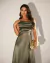 Vestido longo de cetim verde musgo/oliva(Sucesso)