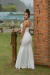 VESTIDO LONGO, SEREIA, BRANCO E OFF WHITE, TECIDO DE NEOCREPE (NEOMIX)