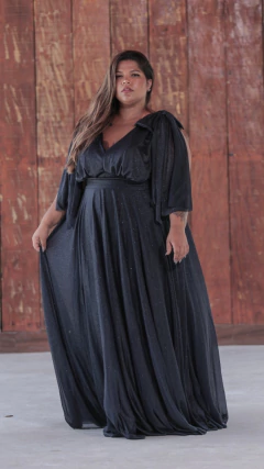 Vestido longo plus size preto detalhe de laço na manga com brilho - comprar online