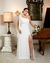 Vestido Cyan ,elegância minimalista em um vestido de um ombro só, com drapeado fluido e fenda sutil, adornado com uma flor artesanal. - loja online