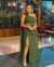 Vestido Lucian longo com aplicações de flores e capa verde oliva - comprar online