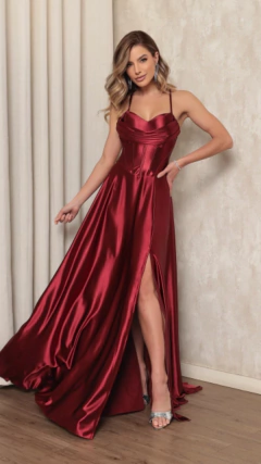 Vestido longo de cetim marsala com fenda (Newsu) - comprar online