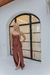 Vestido longo de cetim com fenda marrom (SUTIN) na internet