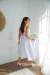 Imagem do Vestido para noiva no civil, casamento, noivado, branco, midi com decote reto, belíssimo para o seu grande dia (Paty)