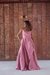 vestido longo rosa canela de chic, chic, tomara que caia, com detalhes (fashionista) na internet