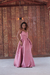 vestido longo rosa canela de chic, chic, tomara que caia, com detalhes (fashionista) na internet