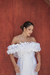 Vestido longo godê de noiva, tecido cetim com delicados detalhes de aplicações de flores (toda noiva)