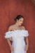 Vestido longo godê de noiva, tecido cetim com delicados detalhes de aplicações de flores (toda noiva) na internet