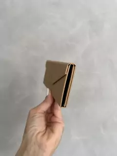 Case (Porta Óculos) Dourada na internet
