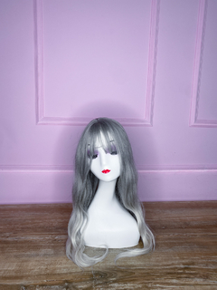 Peluca Maria con flequillo y ondas Gris Premium en internet