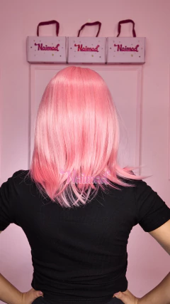 Peluca Bob Largo con Flequillo Rosa - NAIMAD