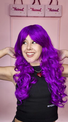 Peluca con bulces violeta con flequillo en internet