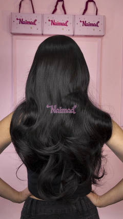 Imagen de Peluca Ondulada De Fibra Opaca Simil Natural Premium 60cm con Flequillo Castaño Oscuro | NAIMAD - Valentina