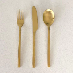 SET X 3 CUBIERTOS DE MESA MADRID DORADOS en internet
