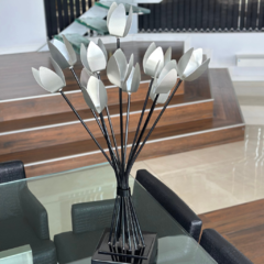 Escultura Flores Plateadas - comprar online