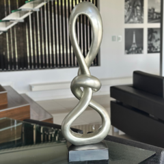 Escultura Nudo Plateada - comprar online
