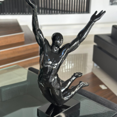 Escultura hombre negro - comprar online