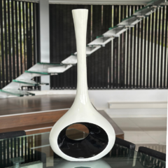 Escultura Jarrón Blanco y Negro - comprar online