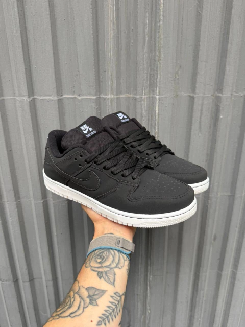 Tênis Nike Sb Dunk Low Preto/ Sola Branca - comprar online