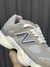 Tênis New Balance 9060 Bege/Cinza na internet