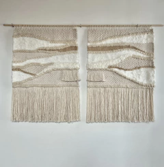 Tapiz artesanal hecho en telar, díptico en crudo, blanco y natural