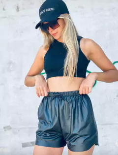 Short ATI Simil-Cuero Negro en internet